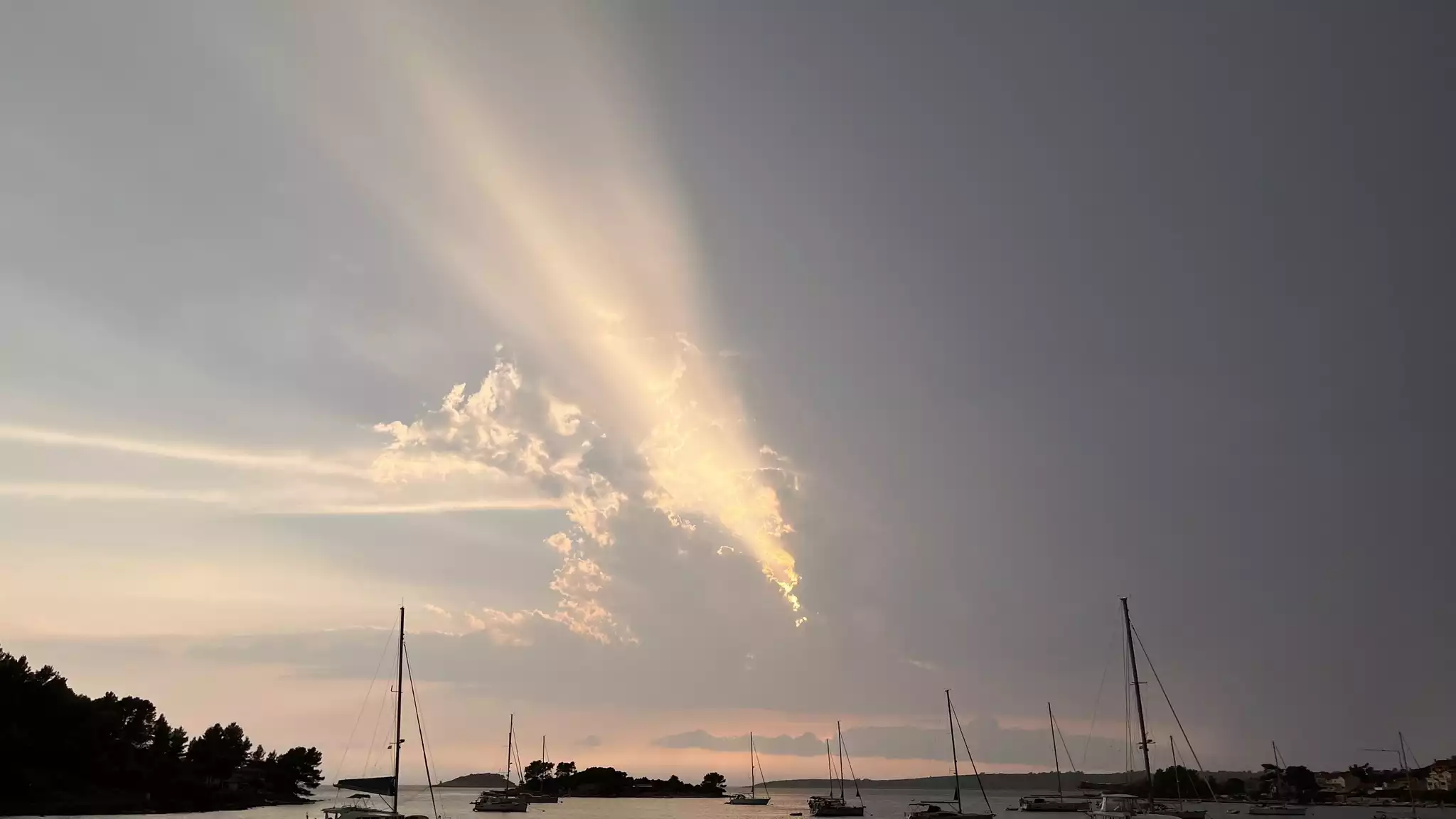 Read more about the article TRI GRANE AEQ PRISTUPA